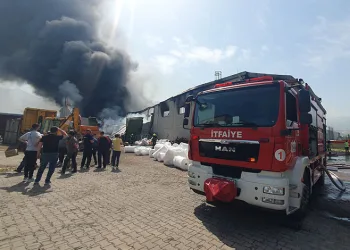 Kayseri’de fabrika yangını; ekipler müdahale ediyor