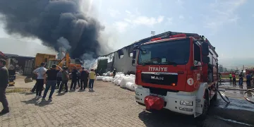 Kayseri’de fabrika yangını; ekipler müdahale ediyor