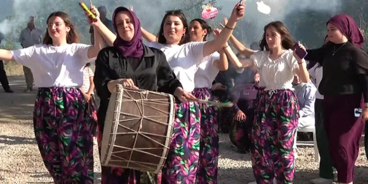 Köylü kadınlardan altın madenine tepki