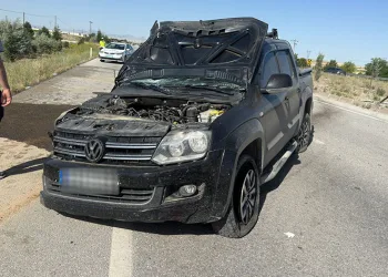Takla atan araçtan burunları dahi kanamadan çıktılar