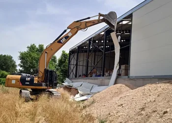 Ürünlü ve Alaaddinbey’de kaçak yapılara müdahale