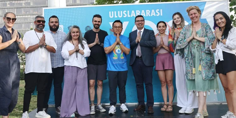 Yoga Günü’nü birlikte kutladılar
