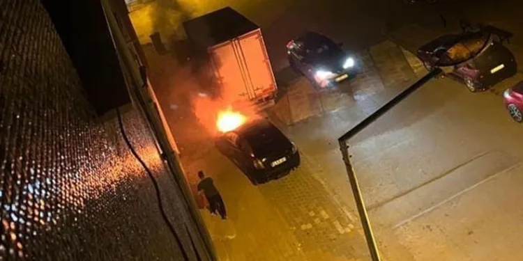 Aniden çalışıp seyir haline geçen araç alev alev yandı