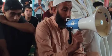 İsrail bombardımanı altında bayram namazı