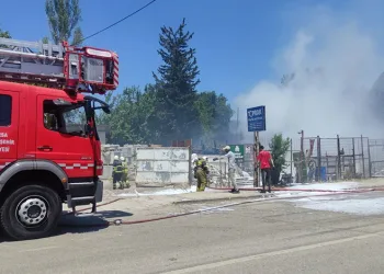 Bursa’da geri dönüşüm tesislerinde büyük yangın