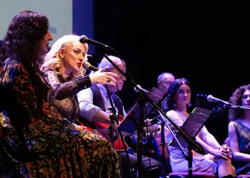 Şarkılarla, şiirlerle Nâzım Hikmet