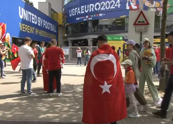 Türk taraftarlardan millilere yoğun destek