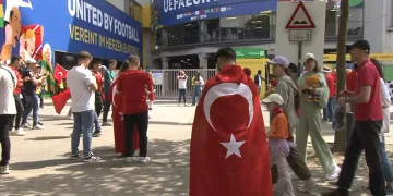 Türk taraftarlardan millilere yoğun destek