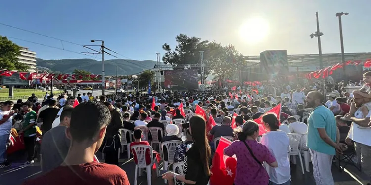 Bursa’da dev ekranda maç milli maç heyecanı