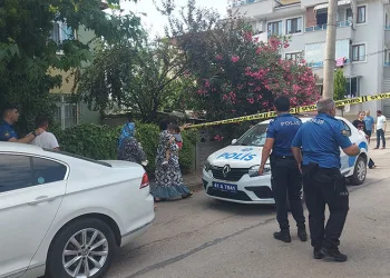 Evi terk eden eşine sinirlendi, çocuklarını rehin aldı