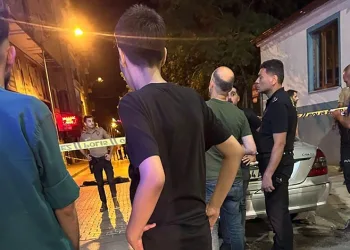 Önce kız arkadaşını sonra kendini vurdu