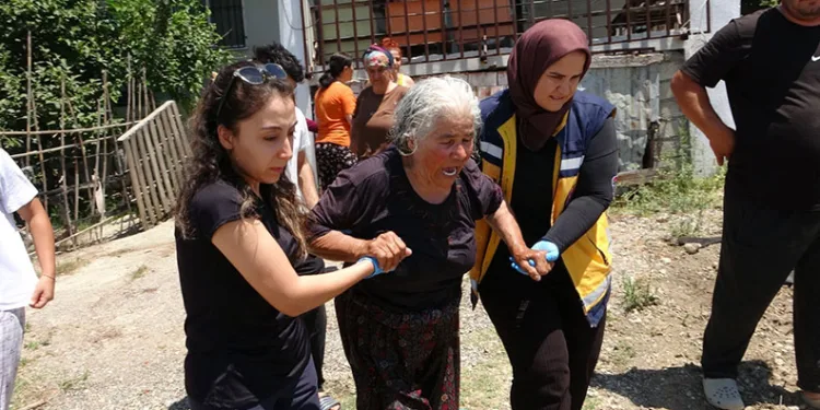 Ağılı yanan kadın sinir krizi geçirdi