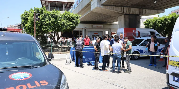 Uzman çavuş öğretmen eşini öldürüp, bacanağını ağır yaraladı