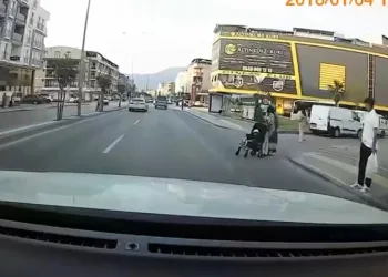 Bursa’da facia teğet geçti: Anne ve bebek kıl payı kurtuldu