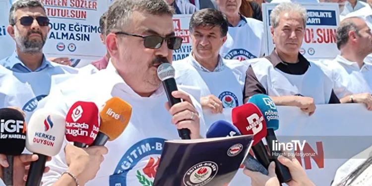 Bursa’da Öğretmenlik Meslek Kanunu kararı protesto edildi