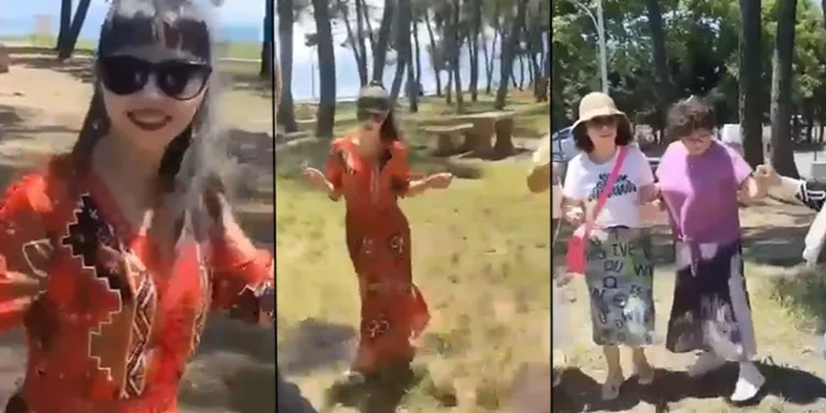 Türk rehberler Koreli turistlere halay öğretti
