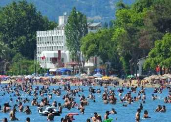 Erdek plajları doldu taştı