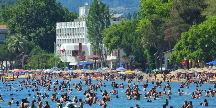 Erdek plajları doldu taştı