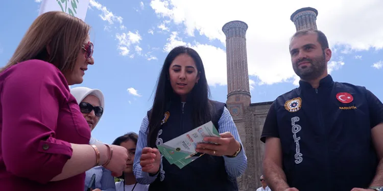 Tek tuşla uyuşturucu tacirlerini ihbar programı