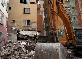 Çöken binanın deniz kumuyla yapıldığı ortaya çıktı