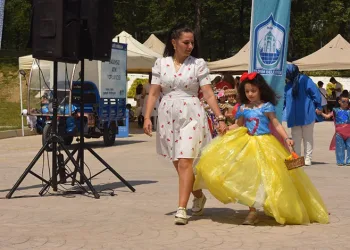 Anaokulu öğrencilerinin sıfır atık defilesi göz kamaştırdı