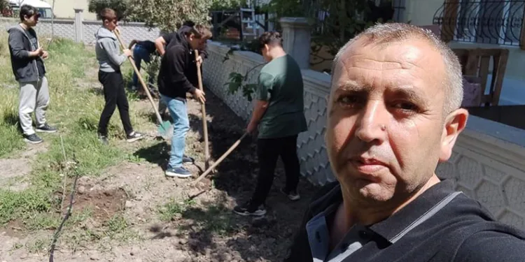 Bursa’da öğretmen ve öğrencilerinden örnek davranış
