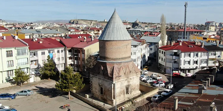 677 yıllık minare restore edilecek