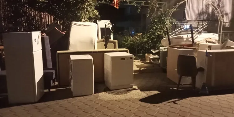 Fiyatı kabul etmeyince, eşyaları sokak ortasında kaldı