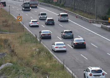 Tatilcilerin dönüş yolculuğu başladı