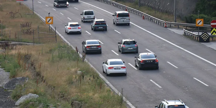 Tatilcilerin dönüş yolculuğu başladı
