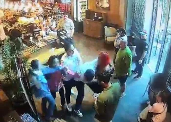 AVM’de tıp öğrencisi kıza saldırı