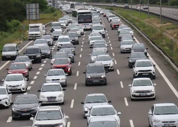 Tatilcilerin trafik çilesi sürüyor