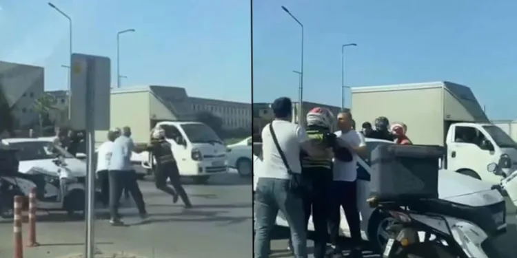 Sürücülerin yol verme kavgası kamerada