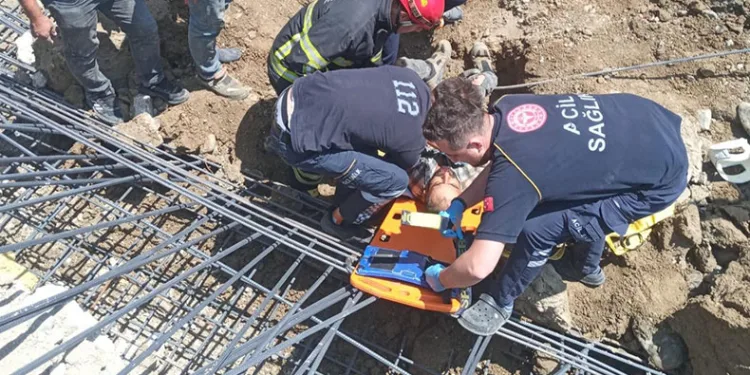 Toprak altında kalan işçi kurtarıldı