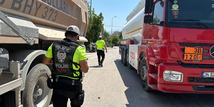Bursa’da tehlike saçan sürücüler teker teker yakalandı