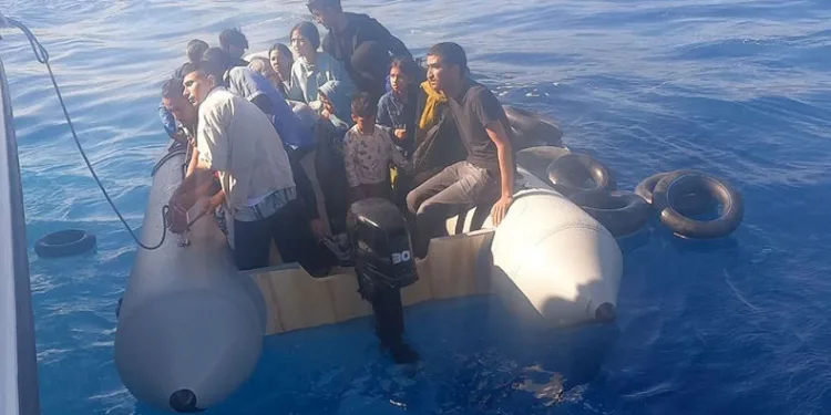 Ayvacık açıklarında 24 kaçak göçmen yakalandı