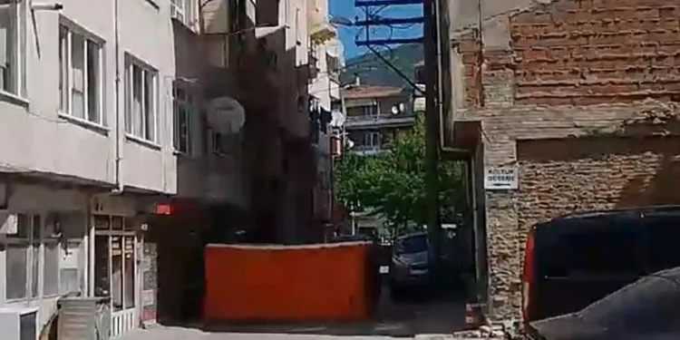 Psikolojik rahatsızlığı olan şahıs için itfaiye seferber oldu