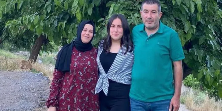 Kalbine yenik düşen muhtarın eşi muhtar seçildi