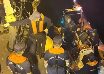 Eceabat’ta 21 kaçak göçmen yakalandı