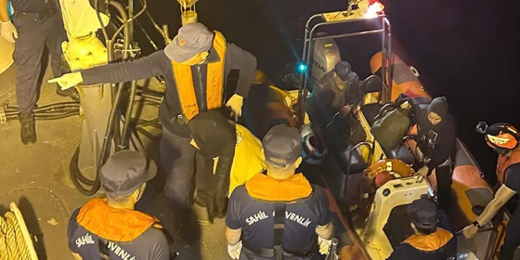 Eceabat’ta 21 kaçak göçmen yakalandı