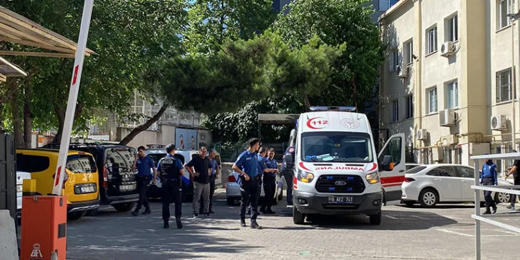 Ticari takside gördüğü eşine kurşun yağdırdı