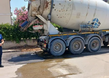 Gemlik’te sokağa beton döken firmaya ceza kesildi