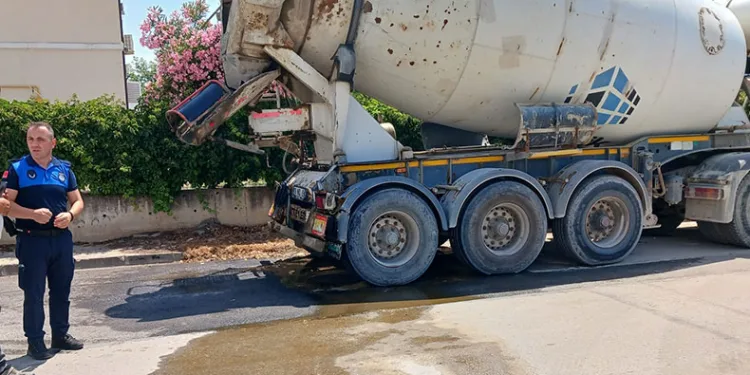 Gemlik’te sokağa beton döken firmaya ceza kesildi