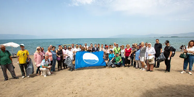 Kent Konseyi’nden İznik’te sahil temizliği