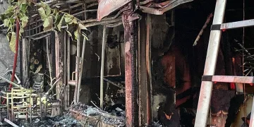 Alevlere teslim olan kafe küle döndü
