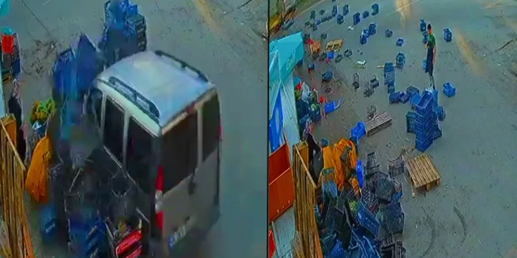 Freni patlayan araç market kasalarına daldı