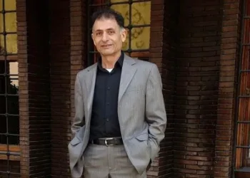 Önce eşini, sonra kendini vurdu
