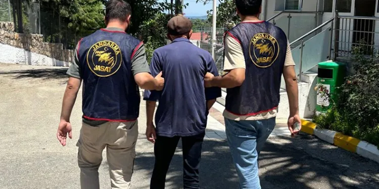 Jandarma iğneyle kuyu kazdı