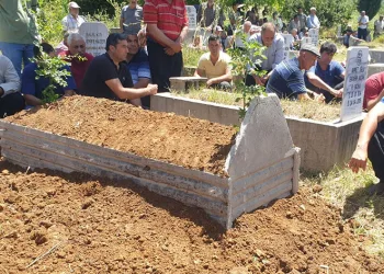 Maden kazasında hayatını kaybeden işç toprağa verildi