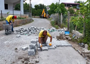 Tarsus’ta köy yolları yapılıyor